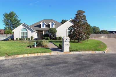 1405 Parkwood Court, Stephenville TX 76401
