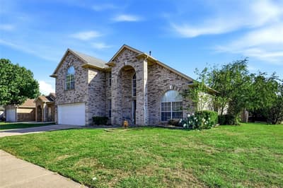 2447 Ranchview Drive, Grand Prairie TX 75052 - Photo 2