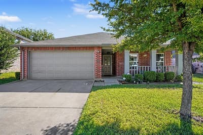 3136 Pine Valley Drive, Grand Prairie TX 75052 - Photo 2
