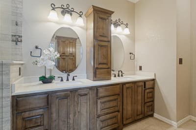 913 Royal Oaks Drive, Lewisville TX 75067 - Photo 5