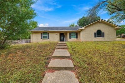 301 Brenda Drive, Hewitt TX 76643