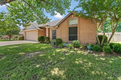 1618 Hyde Park Boulevard, Cleburne TX 76033 - Photo 2