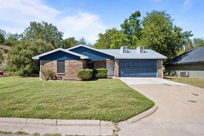 1729 W Doyle Street, Granbury TX 76048 - Photo 2
