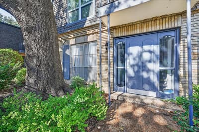 5043 Les Chateaux Drive # 214, Dallas TX 75235