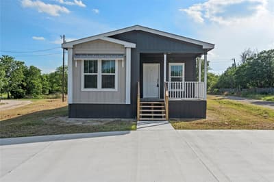202 N 6th Street, Mount Calm TX 76673