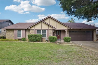 4609 Lester Drive, Arlington TX 76016 - Photo 2