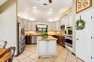 2104 Emerald Lake Drive, Arlington TX 76013 - Photo 3