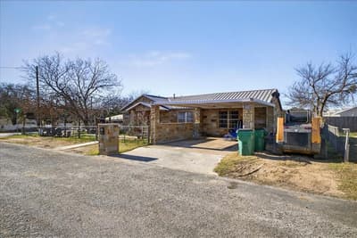 1310 N Estes Street, Stephenville TX 76401 - Photo 4