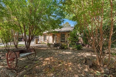 705 N Main Street, Grapevine TX 76051 - Photo 2