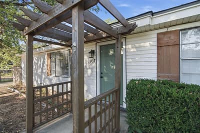 707 N Walnut Street, Weatherford TX 76086 - Photo 2