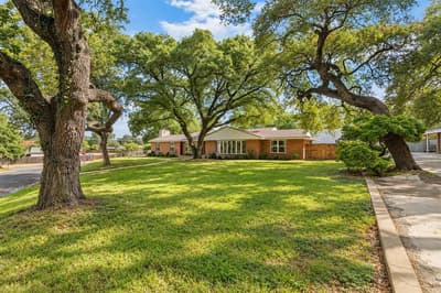2625 Old Oaks Drive, Waco TX 76710 - Photo 4