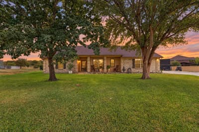 10425 Brangus Drive, Crowley TX 76036