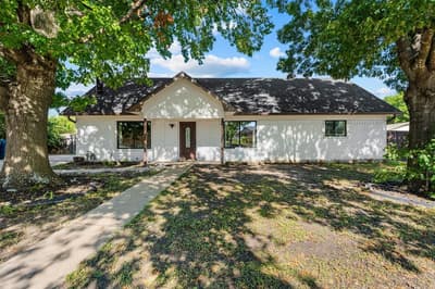 128 E Johnson Street, Hewitt TX 76643 - Photo 2