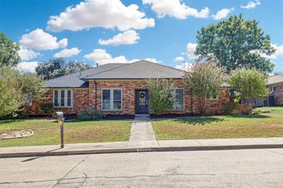 1910 Middle Glen Drive, Carrollton TX 75007