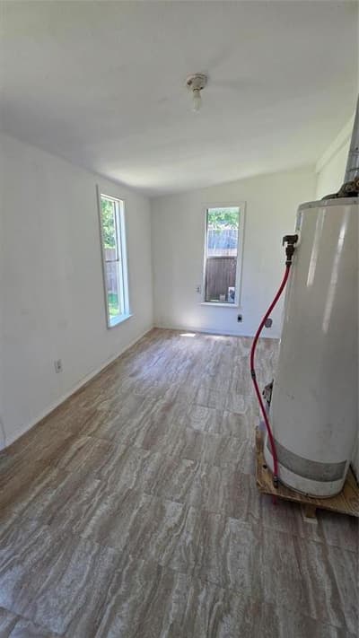 524 W Broadus Avenue, Fort Worth TX 76115 - Photo 2