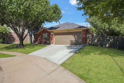 1004 Cedarbrook Circle, Grand Prairie TX 75052 - Photo 3