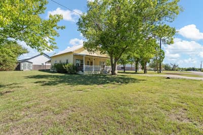 209 E Allen Avenue, Godley TX 76044 - Photo 2