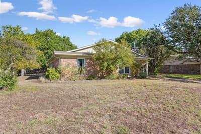 231 Del Rio Drive, Hewitt TX 76643 - Photo 2