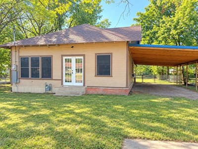 122 Robertson Street, Sulphur Springs TX 75482 - Photo 2