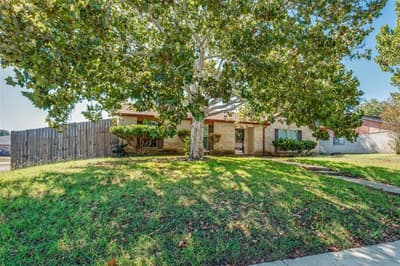 1202 Canyon Oaks Drive, Lancaster TX 75146 - Photo 2