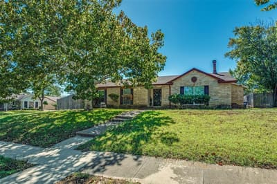 1202 Canyon Oaks Drive, Lancaster TX 75146