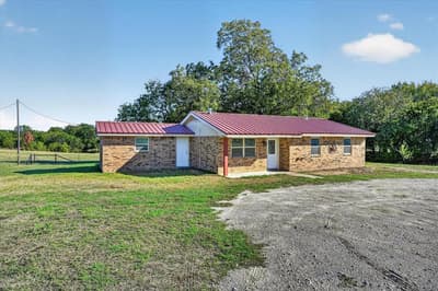 504 W Clay Street, Montague TX 76251 - Photo 3