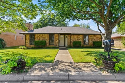 4202 Windhurst Drive, Arlington TX 76015 - Photo 2