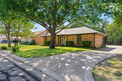 4202 Windhurst Drive, Arlington TX 76015 - Photo 4