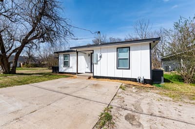 1112 Marshall Street, Greenville TX 75401 - Photo 2