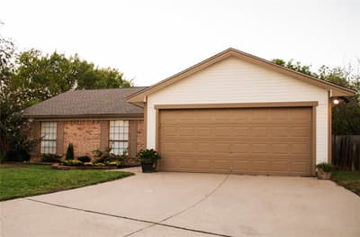 1110 W Cozby Court W, Benbrook TX 76126