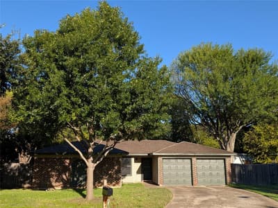 1104 Thistle Court, Benbrook TX 76126