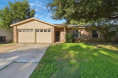 4912 Sandalwood Lane, Arlington TX 76017 - Photo 2