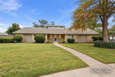 200 Lansford Drive, Benbrook TX 76126 - Photo 2