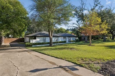 18 Legend Road, Benbrook TX 76132 - Photo 2