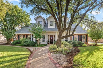 1605 Oak Hollow Drive, Woodway TX 76712 - Photo 2