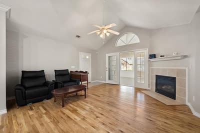 924 Bridges Drive, Arlington TX 76012 - Photo 4