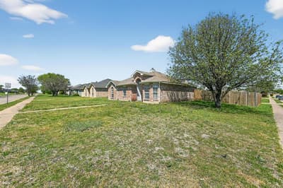 1715 Reynolds Street, Lancaster TX 75134 - Photo 2