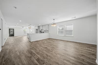 703 N Dwight Avenue, Dallas TX 75211 - Photo 2