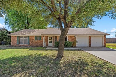 926 Rolling Hills Drive, Hewitt TX 76643