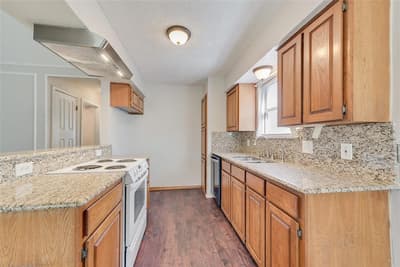 806 Wind Brooke Drive, Arlington TX 76001 - Photo 3