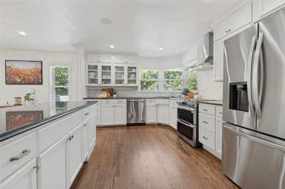447 W Colorado Boulevard, Dallas TX 75208 - Photo 2