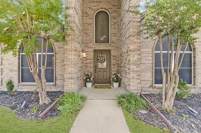 2039 Camelot Drive, Lewisville TX 75067 - Photo 3