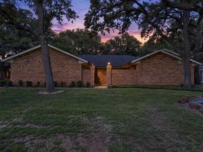 2304 Belfry Court, Arlington TX 76011