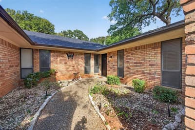 2304 Belfry Court, Arlington TX 76011 - Photo 4