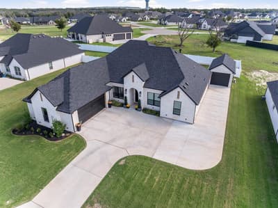 2156 Middlewood Circle, Granbury TX 76049