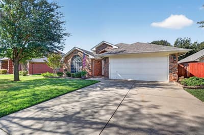 333 Carriage Lane, Saginaw TX 76179 - Photo 2