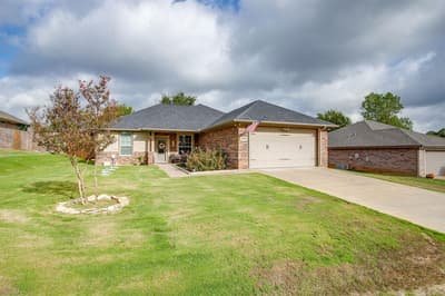 2204 Snake River Drive, Granbury TX 76048