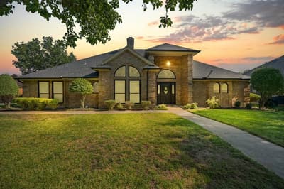 405 Lincoln Oaks Drive, Burleson TX 76028