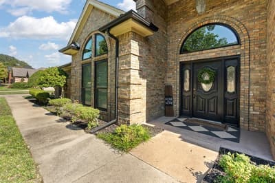 405 Lincoln Oaks Drive, Burleson TX 76028 - Photo 5