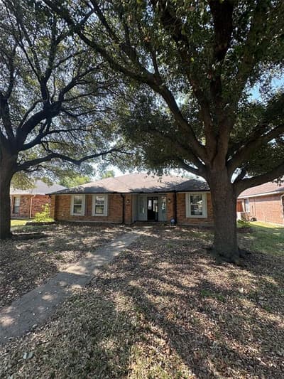 2032 Lansdown Drive, Carrollton TX 75010